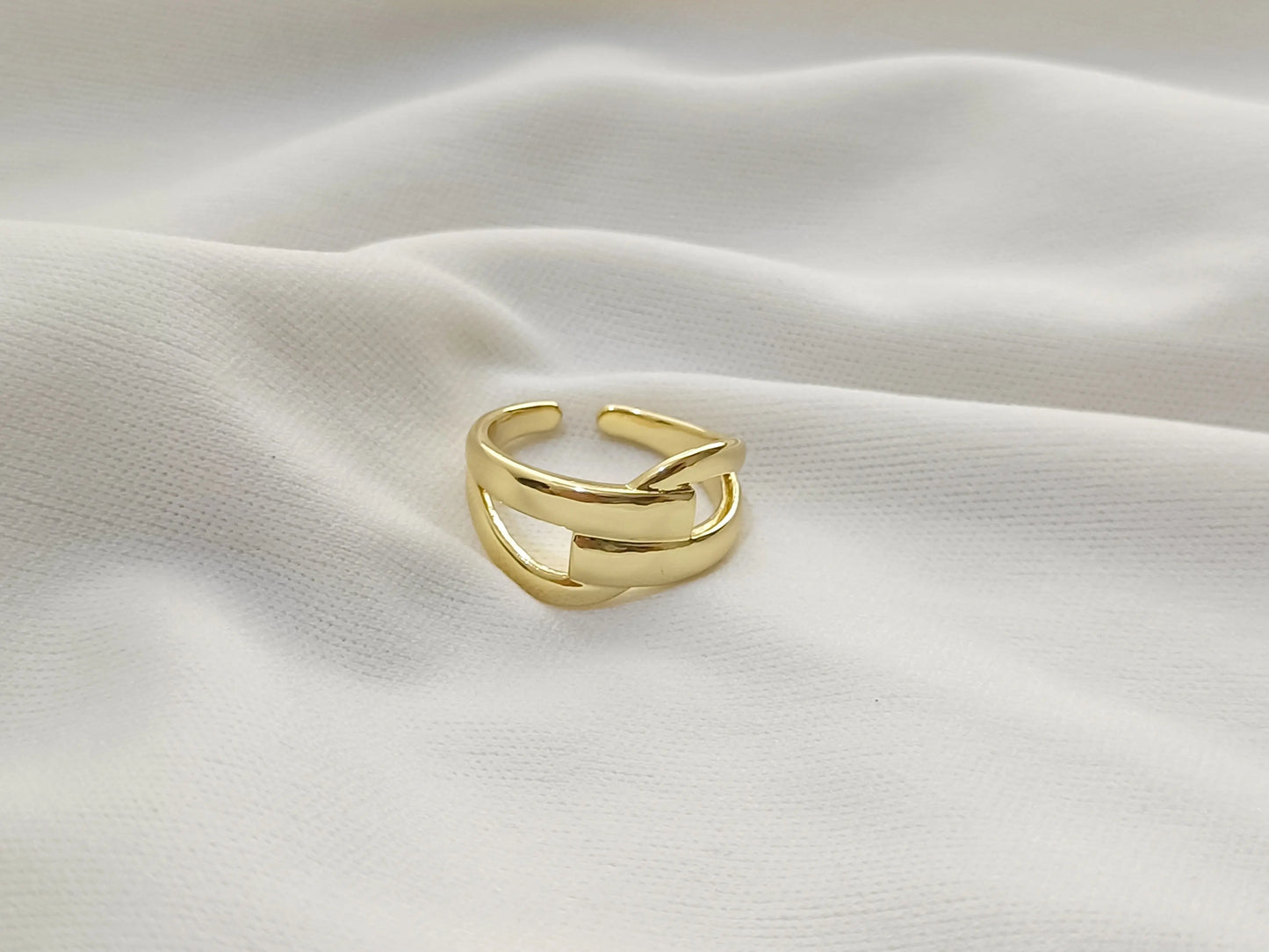Gold Entwined Ring - LAVEN JEWELLERY