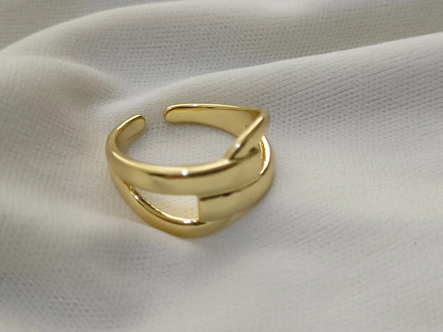 Gold Entwined Ring - LAVEN JEWELLERY