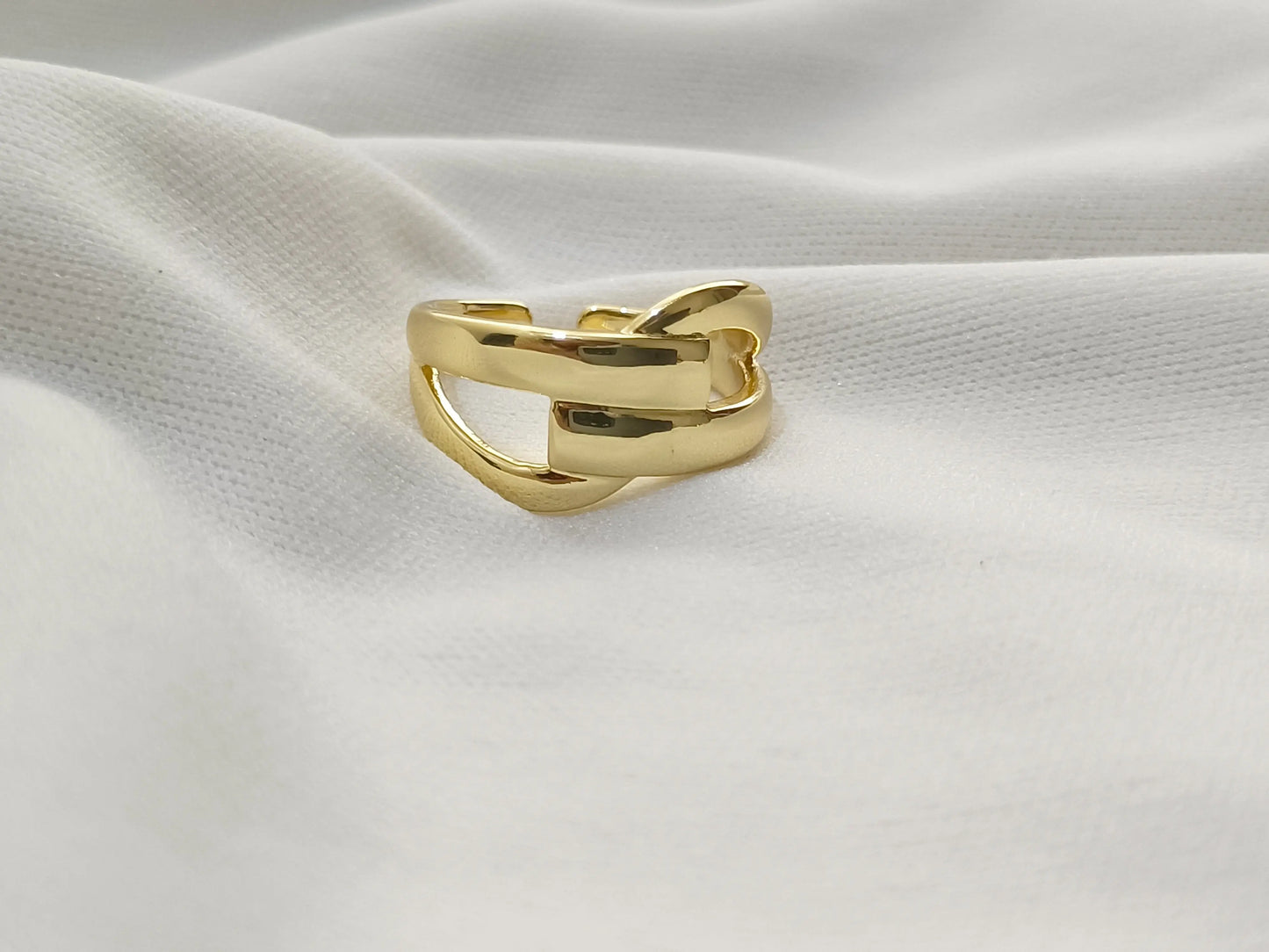 Gold Entwined Ring - LAVEN JEWELLERY