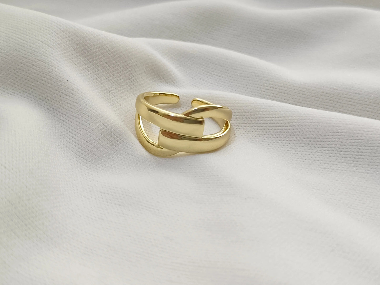 Gold Entwined Ring - LAVEN JEWELLERY